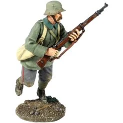 W.Britain 1916-18 German Infantry Running With Grenade Bag