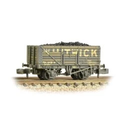 Graham Farish 7 Plank Wagon End Door 'Whitwick' Grey