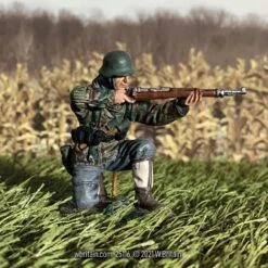 W.Britain German Grenadier Kneeling In Parka Firing K98 1943-45
