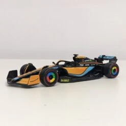 Bburago McLaren F1 MCL 36 #3 Daniel Ricciardo 2022 (1:43)