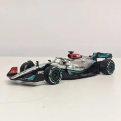 Bburago Mercedes F1 W13 E #63 George Russell 2022 (1:43)